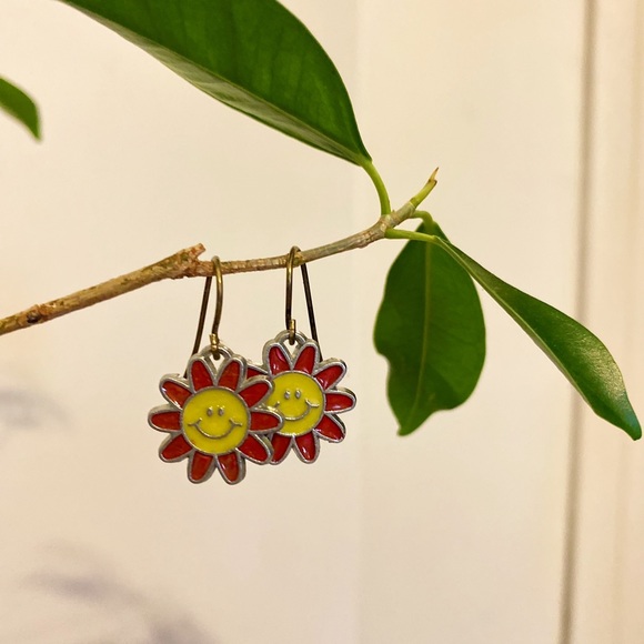 ✨ SMILING SUN EARRINGS✨ - Picture 1 of 4
